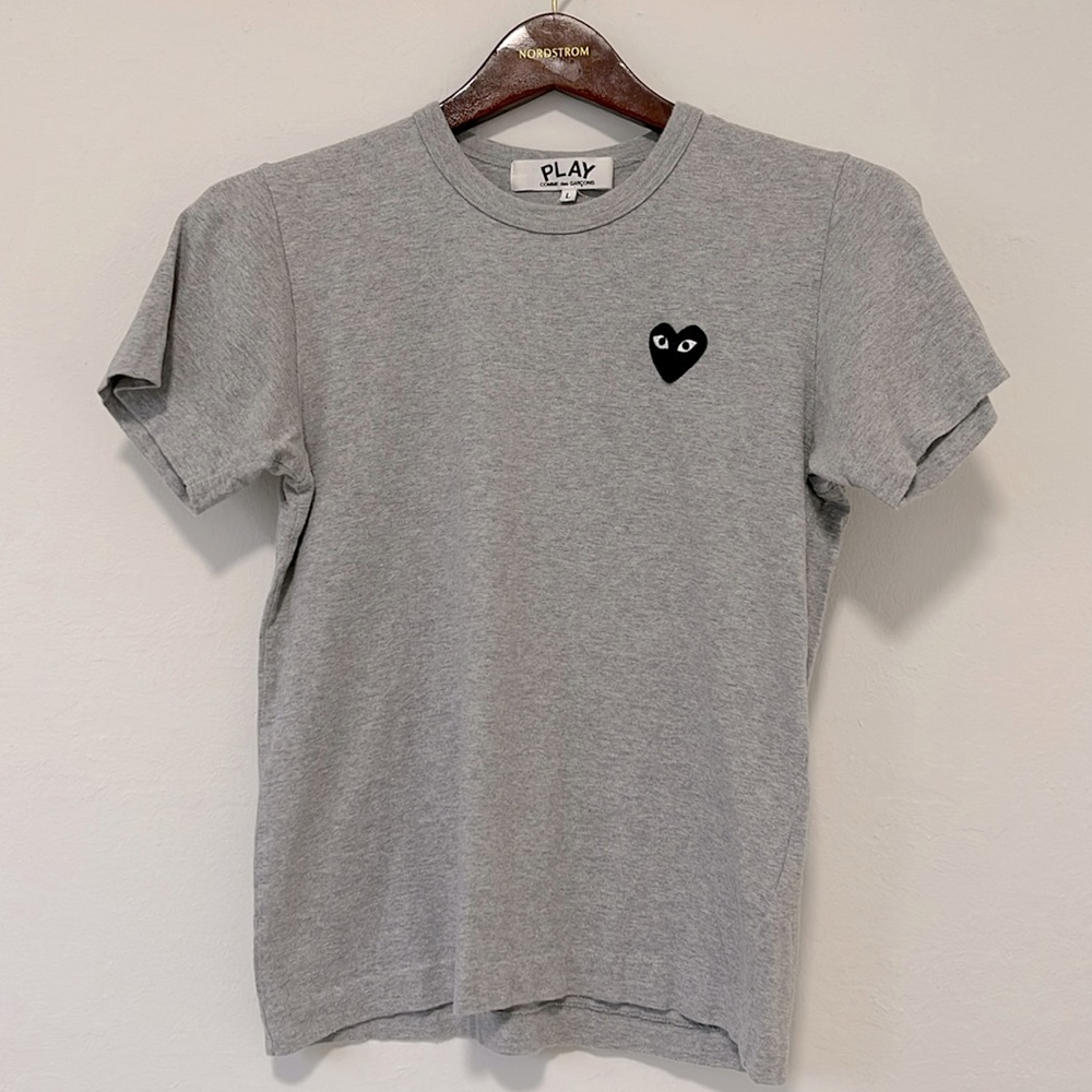 COMME DES GARCONS PLAY
Invader T-Shirt